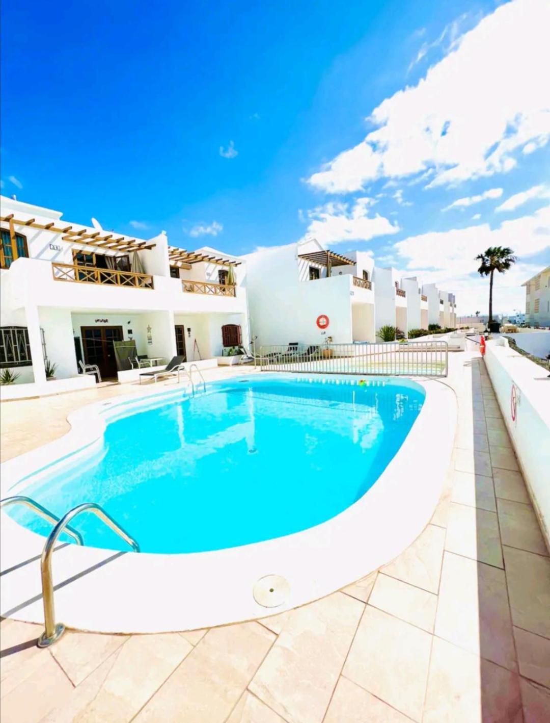 Heated Pools-200M Beach- Wifi Puerto del Carmen  Phòng bức ảnh